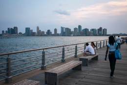 Couple;Hudson-River;Hudson-River-Park;Kaleidos;Kaleidos-images;Leisure;Manhattan;NYC;New-York;Park;People;Skyline;Tarek-Charara